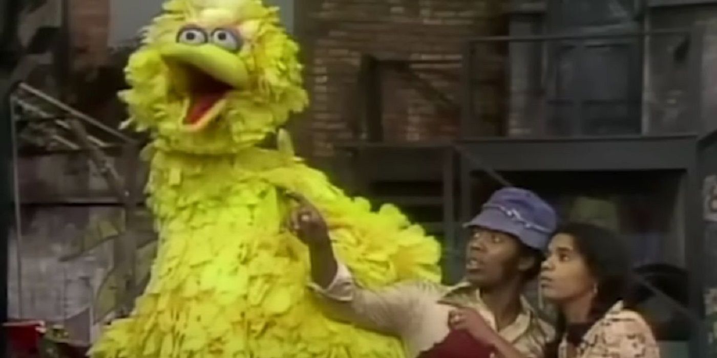 Big Bird, David (Northern Calloway) and Maria (Sonia Manzano) look up in the sky in Episode #847 of 'Sesame Street', 1976