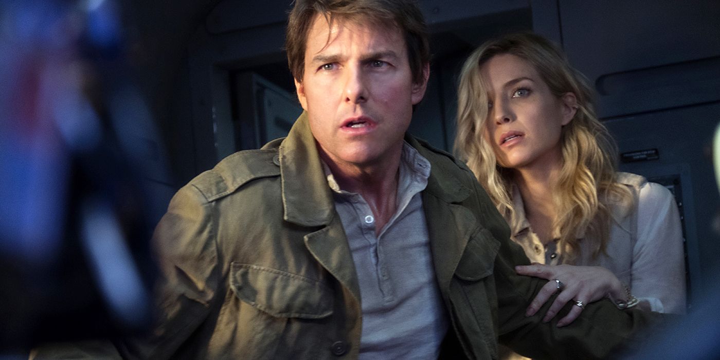 Annabelle Wallis as Jenny standing behind Tom Cruise as Nick in The Mummy