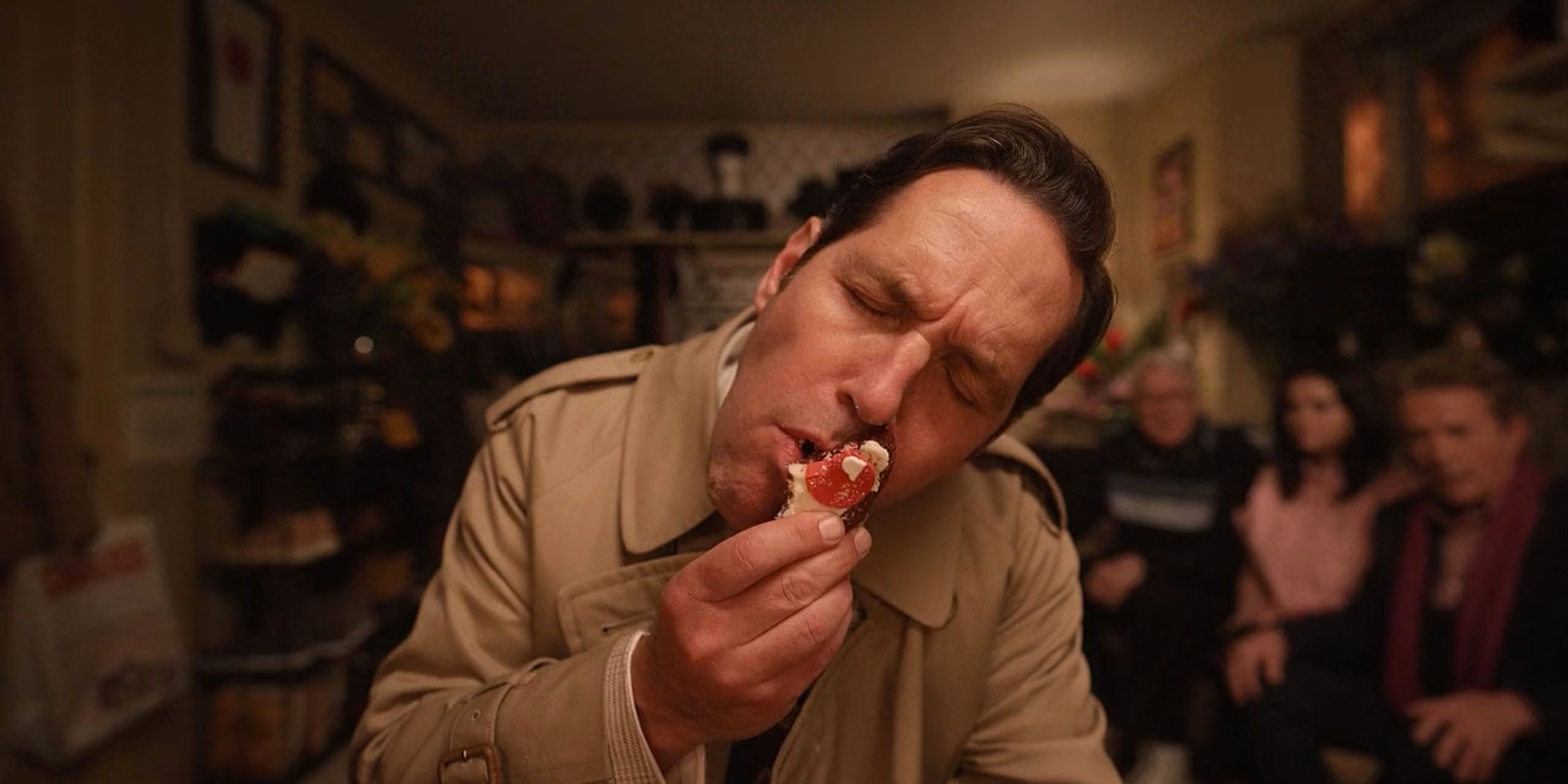 Paul Rudd as Ben Glenroy eats a cookie in front of his dressing room mirror in Only Murders In The Building