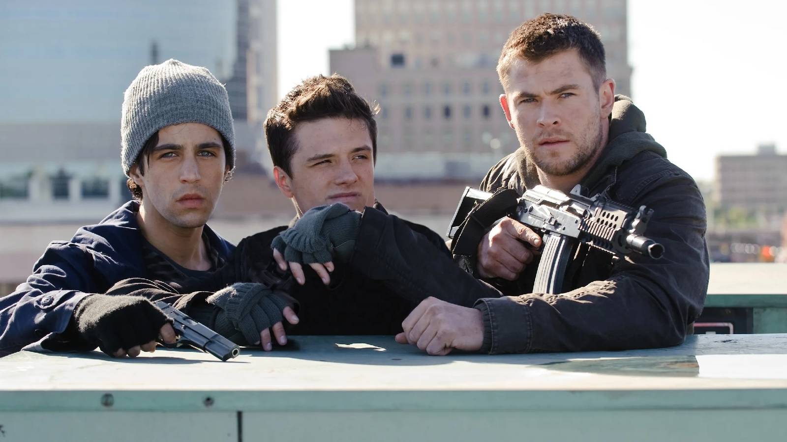 This Classic ’80s War Movie and Its Chris Hemsworth Remake Return in 2 Days