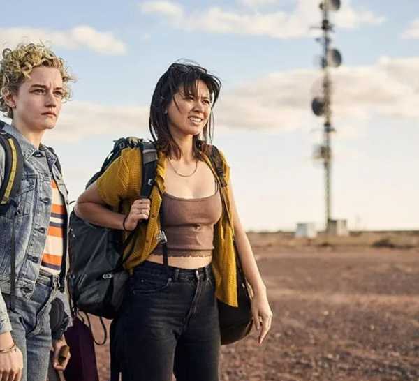 Julia Garner and Jessica Henwick in 'The Royal Hotel'