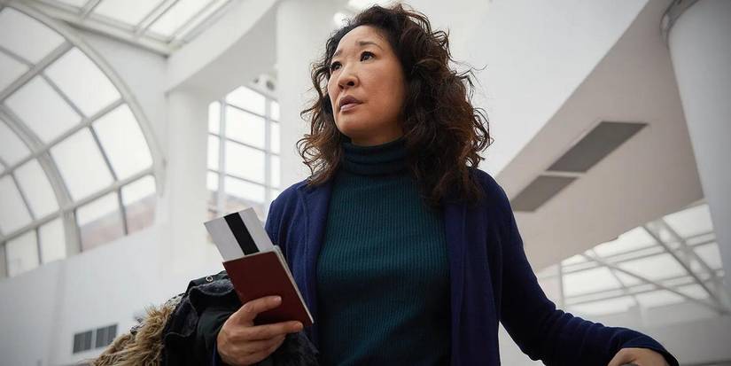 Sandra Oh as Eve looking ahead inside a building in Killing Eve Season 1.