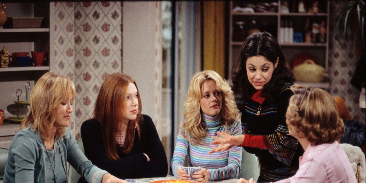 Midge (Tanya Roberts), Donna (Laura Prepon), Laurie (Lisa Robin Kelly), Jackie (Mila Kunis), and Kitty (Debra Jo Rupp) in 'That '70s Show