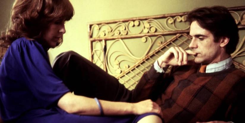 Patricia Hodge and Jeromy Irons sitting in bed in Betrayal