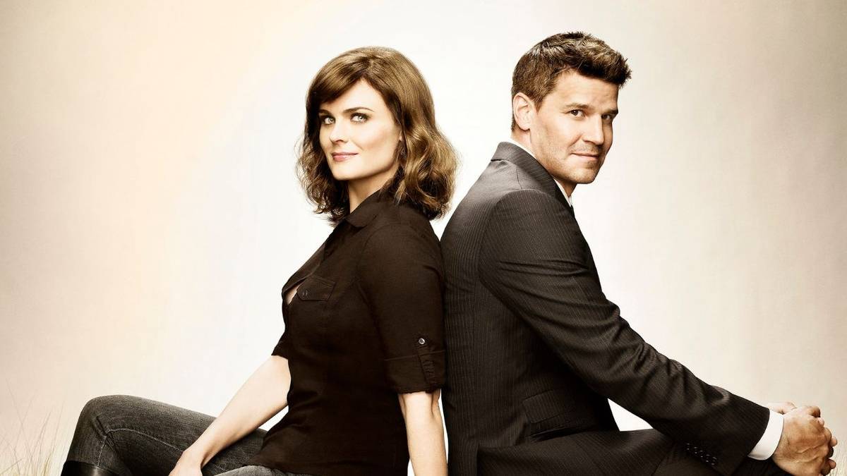 Emily Deschanel and David Boreanaz in Bones