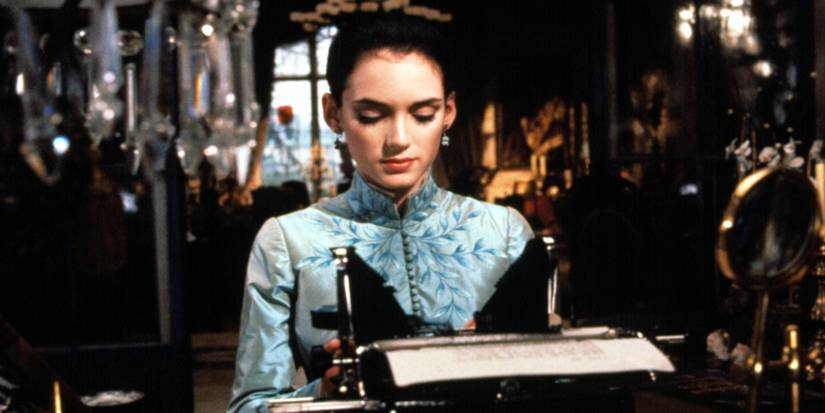 Winona Ryder as Mina Harker typing a letter in Bram Stoker's Dracula