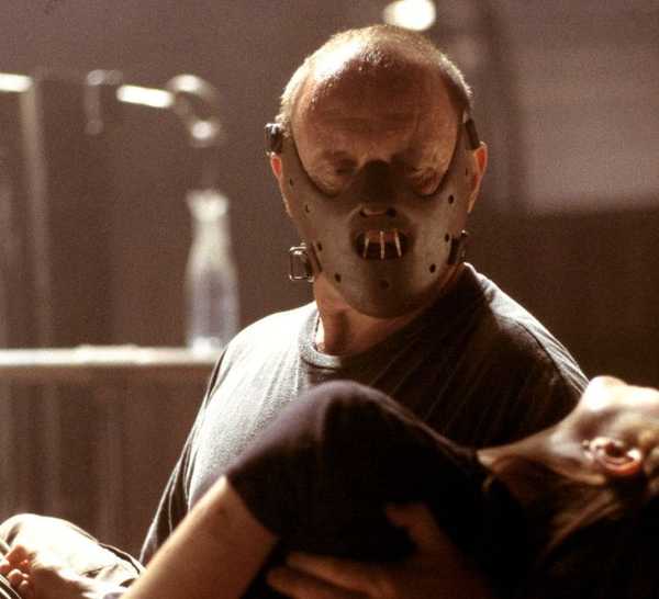 Anthony Hopkins as Hannibal wearing a mask carrying a passed out Clarice in Hannibal (2001)