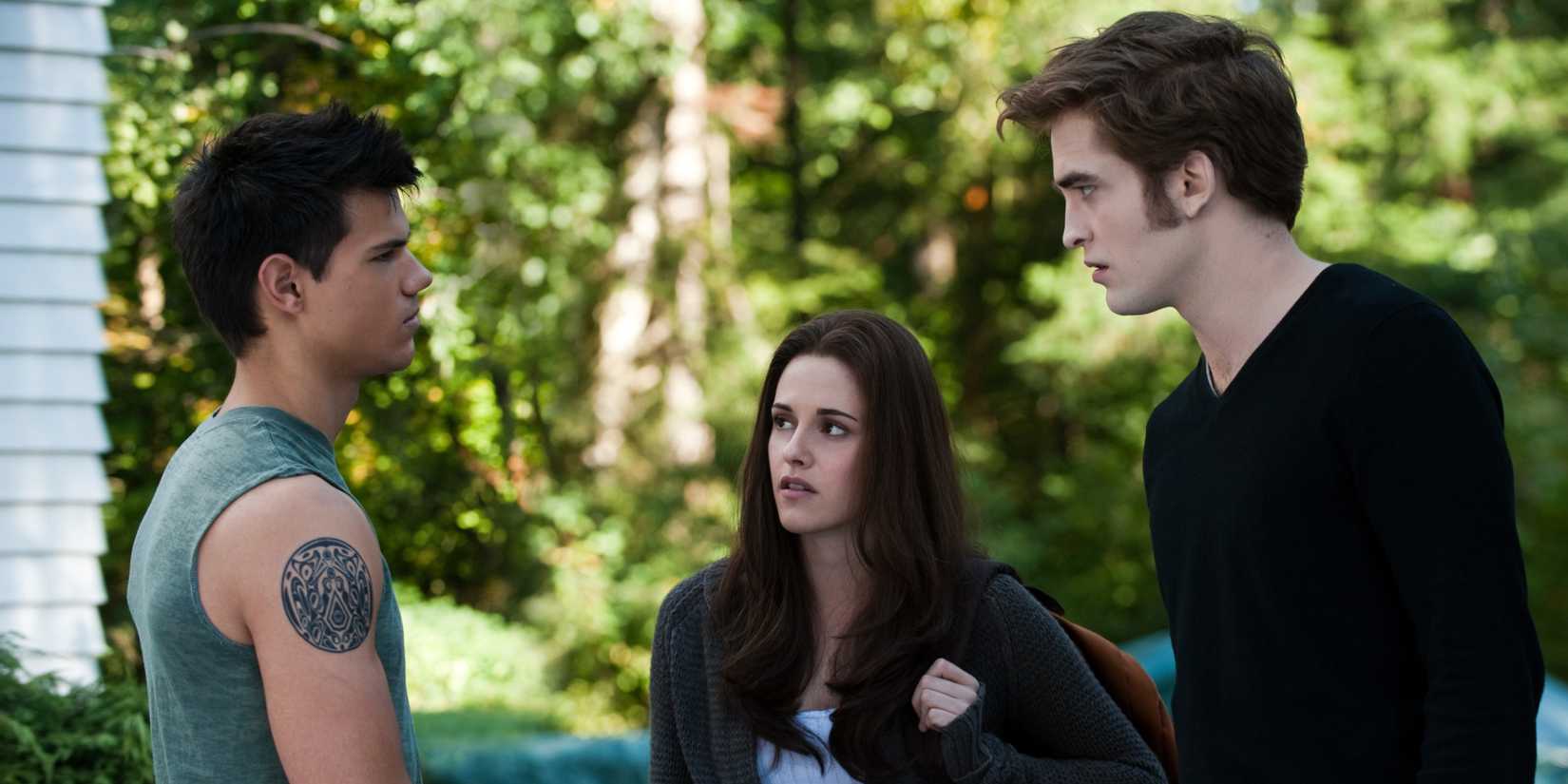 Jacob, Bella, and Edward having a conversation outside in front of the woods in The Twilight Saga: Eclipse.