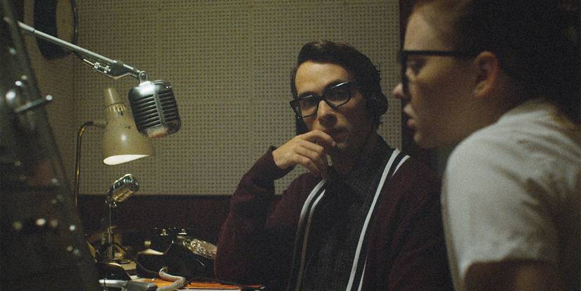 Everett and Fay sit in front of a microphone and look perplexed in The Vast of Night