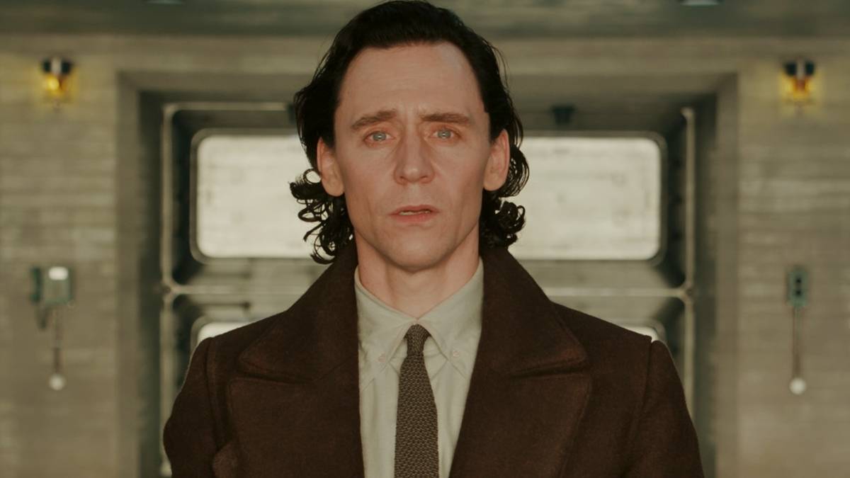 Tom Hiddleston Explains What ‘The Night Manager’ Has in Common With ‘Loki’: “They’re Very Powerful” [Exclusive]