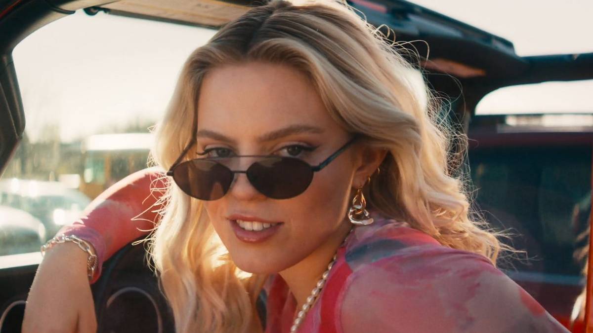 'Mean Girls' Stars Are Pink & Plastic in Fetch New Character Posters