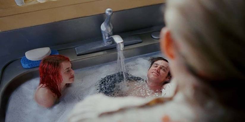 Kate Winslet as Clementine Kruzcynski and Jim Carrey as Joel Barish in a sink bath in Eternal Sunshine of the Spotless Mind