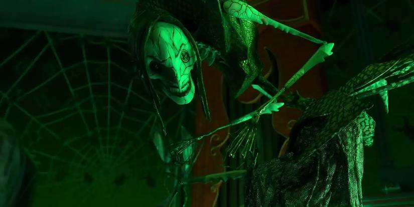 The Bedlam in her true monstruous form hunched and smiling maliciously in Coraline