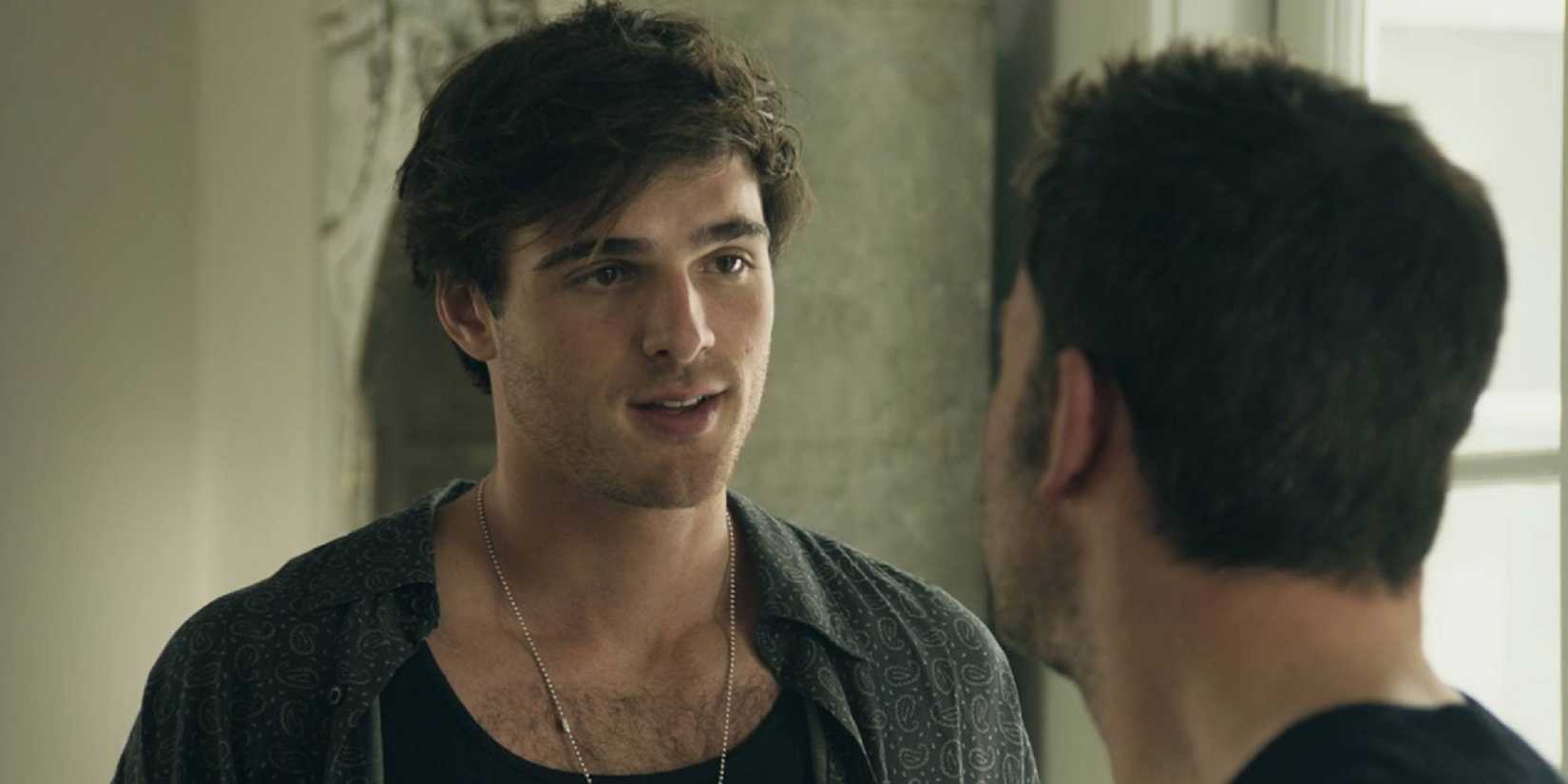 Jacob Elordi looking at Ben Affleck in Deep Water.