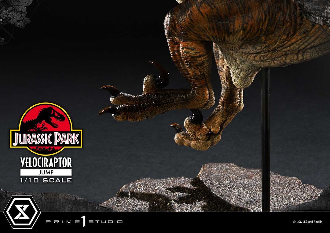 Jurassic Park's Velociraptor Pounces on Its Prey With Prime 1