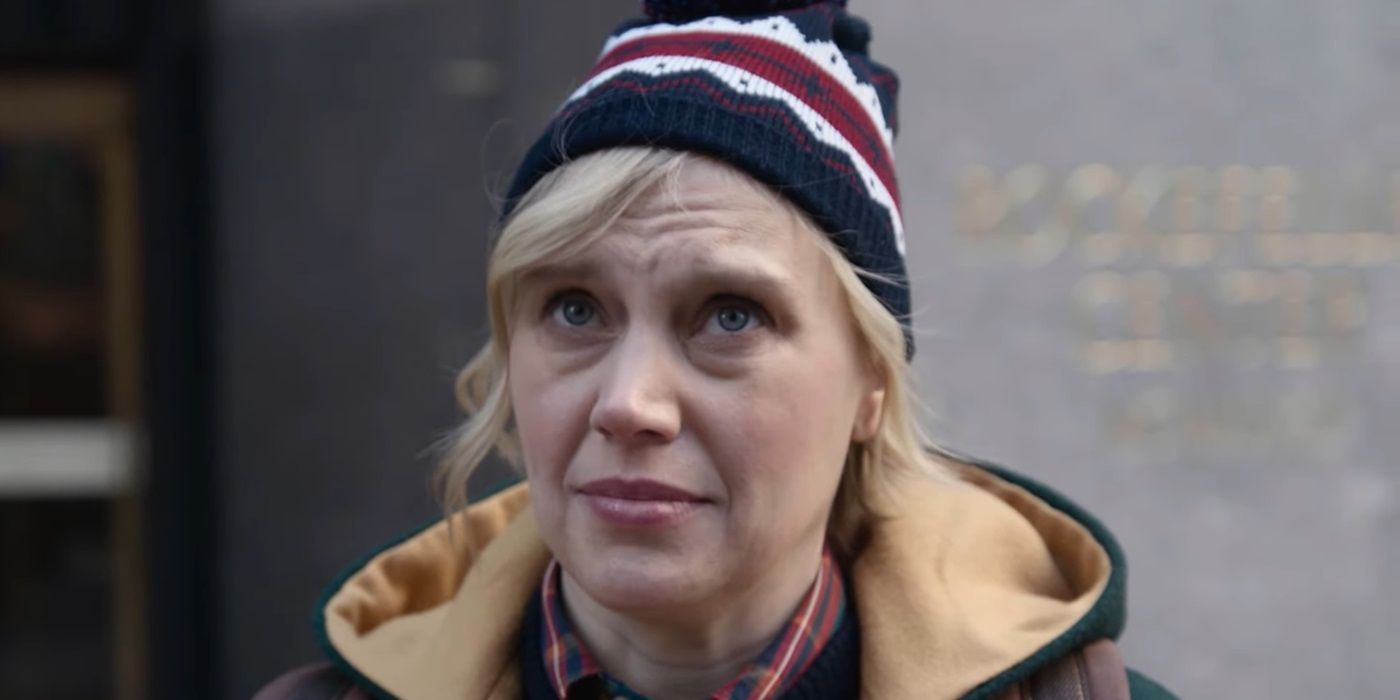 Kate Mckinnon outside 30 rockefeller plaza filming a promo for SNL