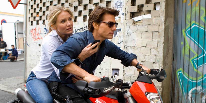Cameron Diaz and Tom Cruise as June Havens and Roy Miller, riding a motorcyle in Knight and Day