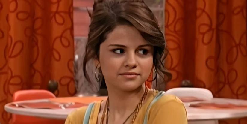 Selena Gomez as Alex Russo looking back a person offscreen in Wizards of Waverly Place