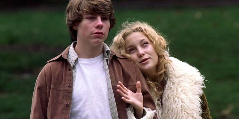 Kate Hudson leans on Patrick Fugit outside in Almost Famous