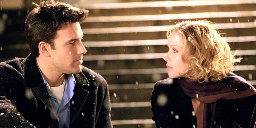 Ben Affleck & Christina Applegate talk on the stairs in the snow in Surviving Christmas