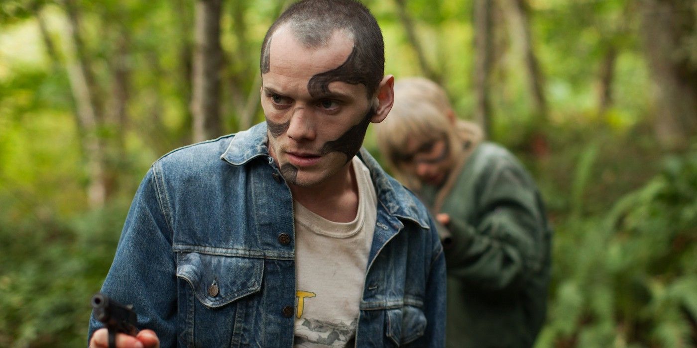 Anton Yelchin holding a gun in Green Room