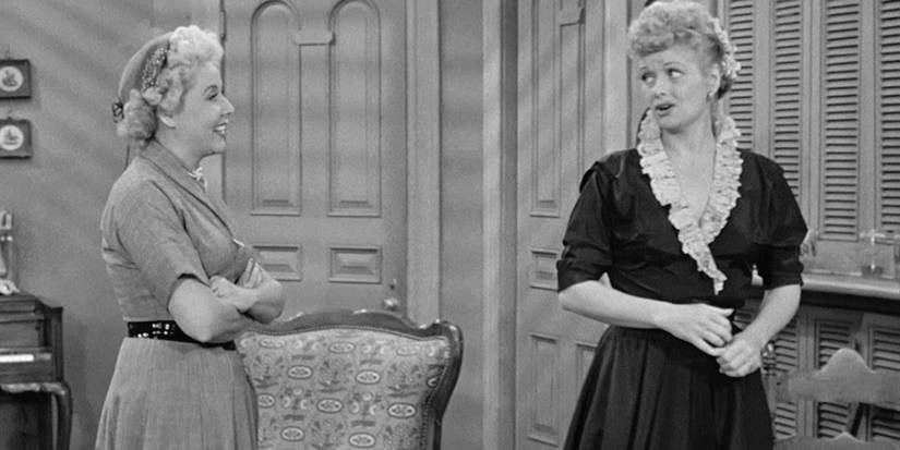 Lucy Ricardo talking to a friend in her living room