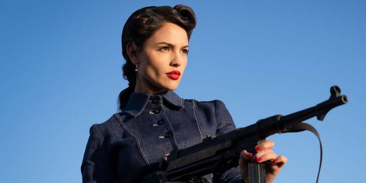 Marjorie (Eiza Gonzalez) wielding a rifle in The Ministry of Ungentlemanly Warfare