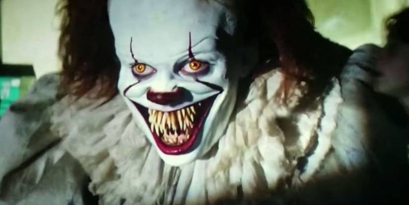 Pennywise smiling while baring his teeth in 'It Chapter 1'