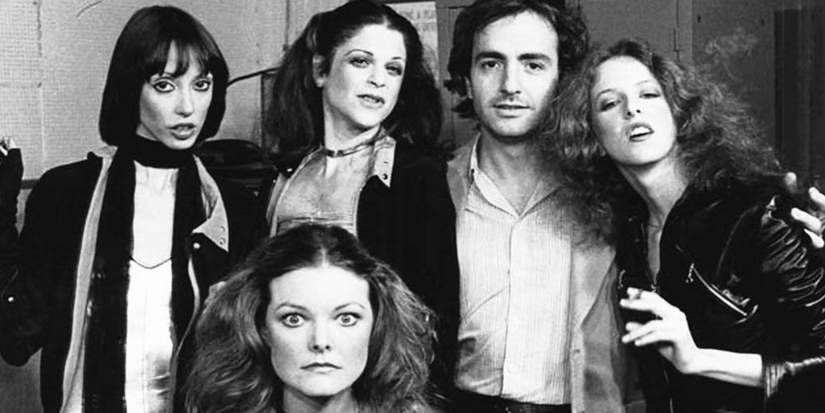 Shelley Duvall, Gilda Radner, Laraine Newman, Jane Curtain, and Lorne Michaels pose on SNL.