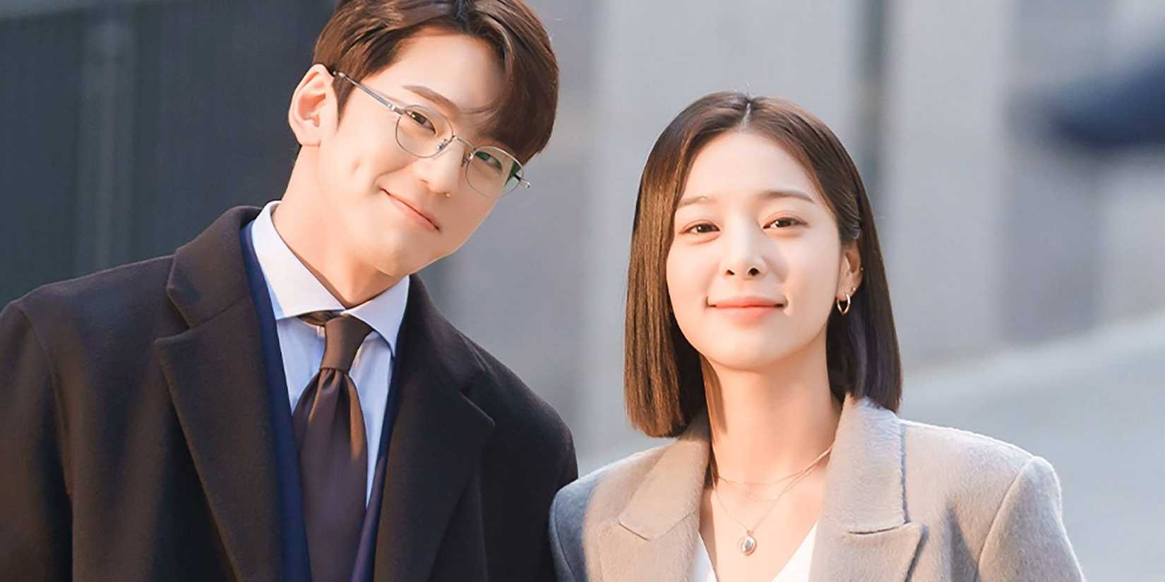 Seol In Ah and Kim Se-jeong smiling in Business Proposal.