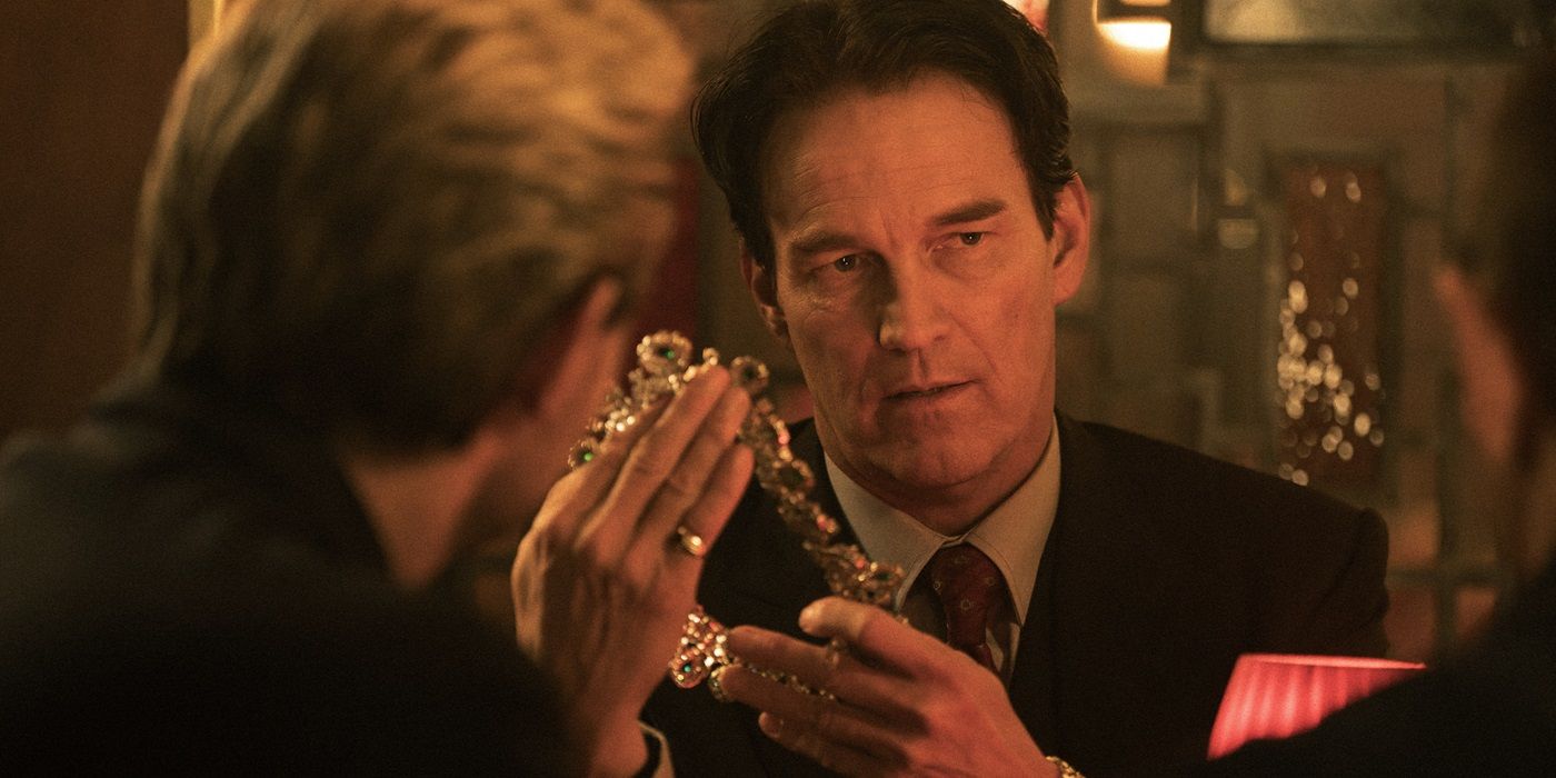 Stephen Moyer presenting a set of jewelery in Sexy Beasts