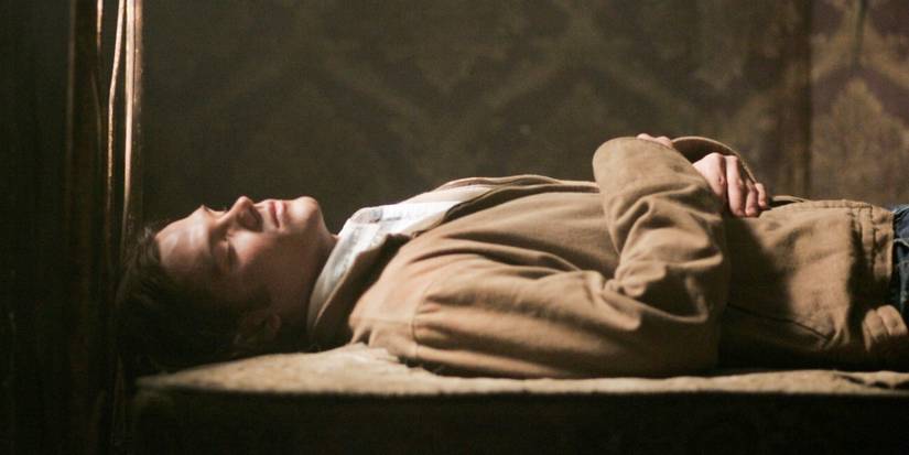 Jared Padalecki as Sam Winchester, lying dead on a bed in the Season 2 finale of Supernatural 
