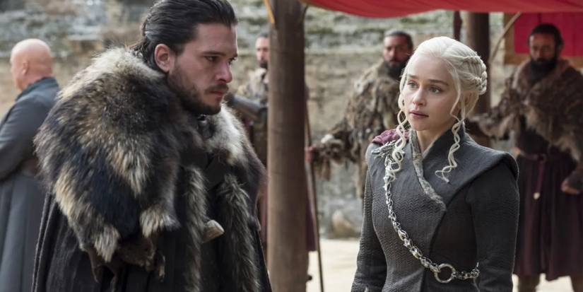 Daenerys Targaryen (Emilia Clarke) and Jon Snow (Kit Harington) talk privately in Game of Thrones.