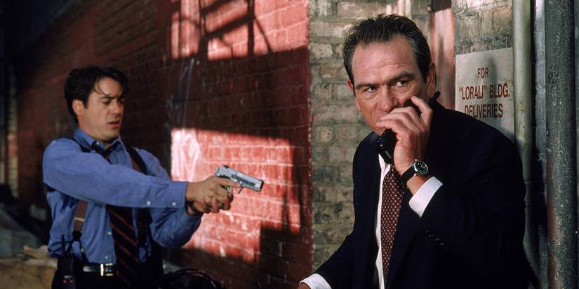 Robert Downey Jr. and Tommy Lee Jones in U.S. Marshals
