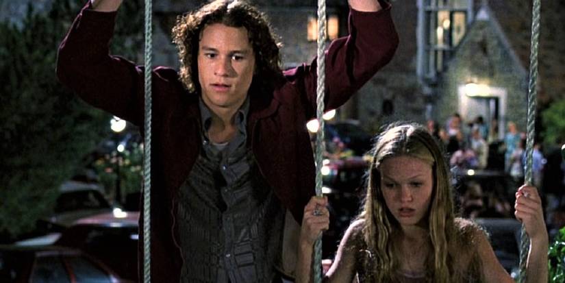 Julia Stiles swinging next to Heath Ledger in 10 Things I Hate About You