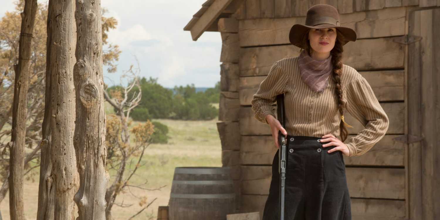 Alice Fletcher (Michelle Dockery) holding a rifle with one hand on her hip in Godless