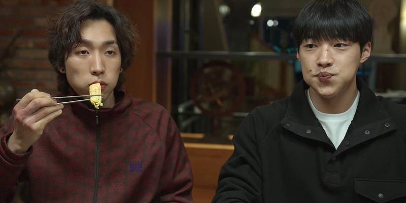 Woo Do-Hwan and Lee Sang-yi as Geon-woo and Woo-ji, eating in a restaurant in Bloodhounds.