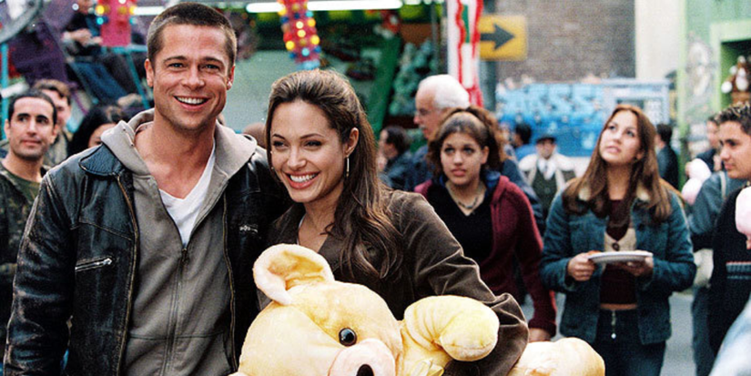 Angelina Jolie and Brad Pitt smiling on the movie 'Mr. and Mrs. Smith' 
