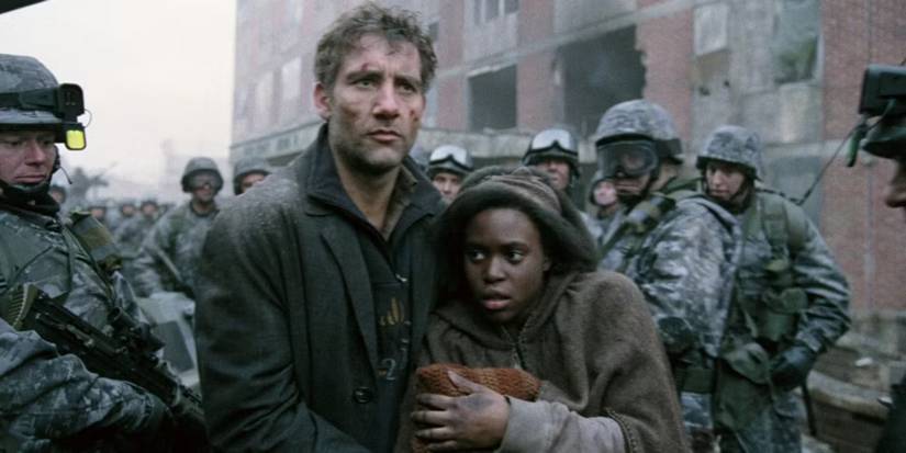 Theo scorting Kee through a crowd in Children of Men