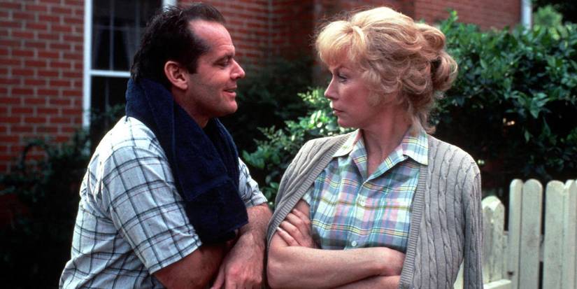 Shirley MacLaine sebagai Aurora dan Jack Nicholson sebagai Garrett berbicara di luar rumah di Terms of Endearment.