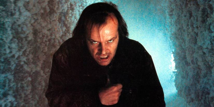 Jack Torrance do lado de fora no frio e olhando ameaçadoramente para a câmera no brilho