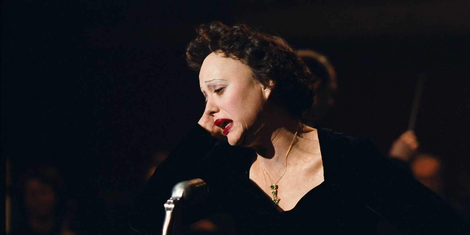 Marion Cotillard as Édith Piaf singing in La Vie En Rose