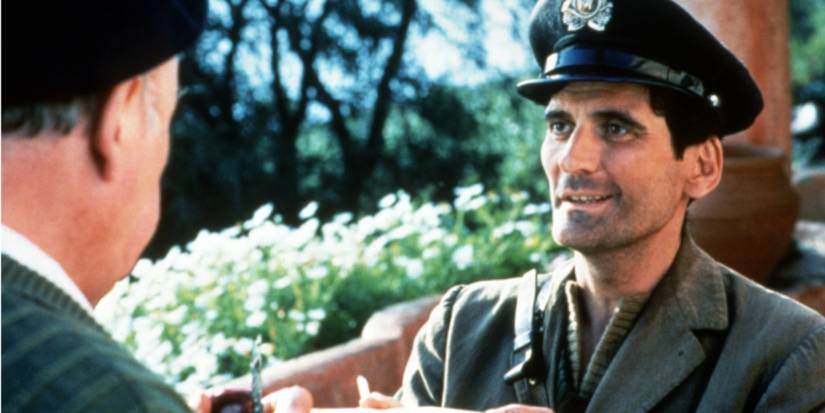 Massimo Troisi as a policeman in 'Il Postino'
