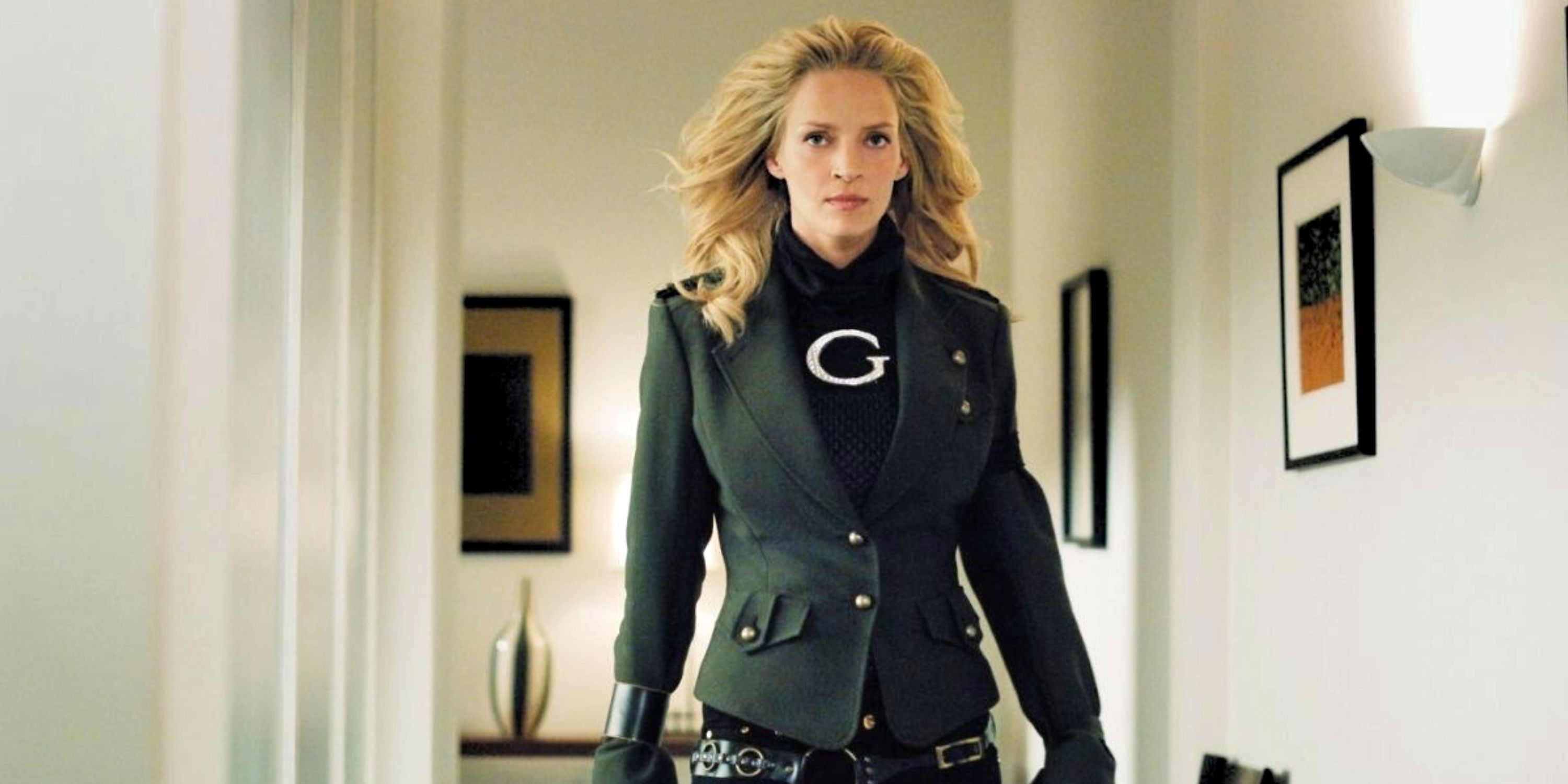 Uma Thurman walking down a hall in My Super Ex Girlfriend