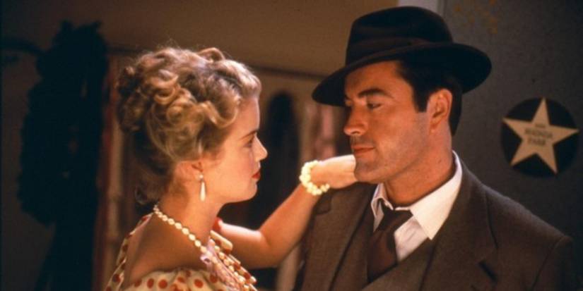 Rhonda Farr (Melody Anderson) standing with Phillip Marlowe (Powers Boothe) Philip Marlowe: Private Eye