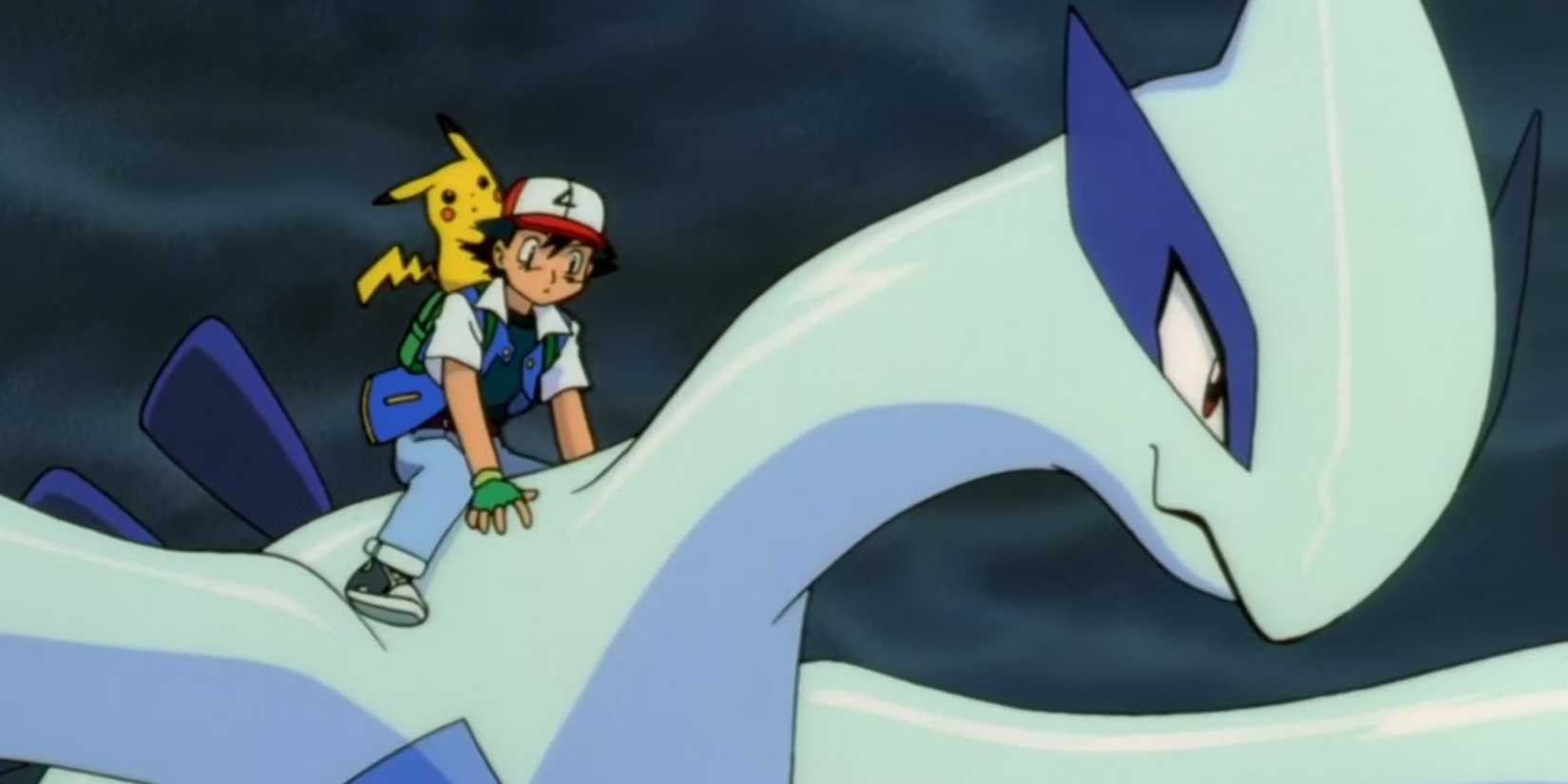 Joprojām no Pokemon: The Movie 2000, kurā attēloti pelni un Pikaču, kurš brauc ar leģendāro Pokémon Lugia