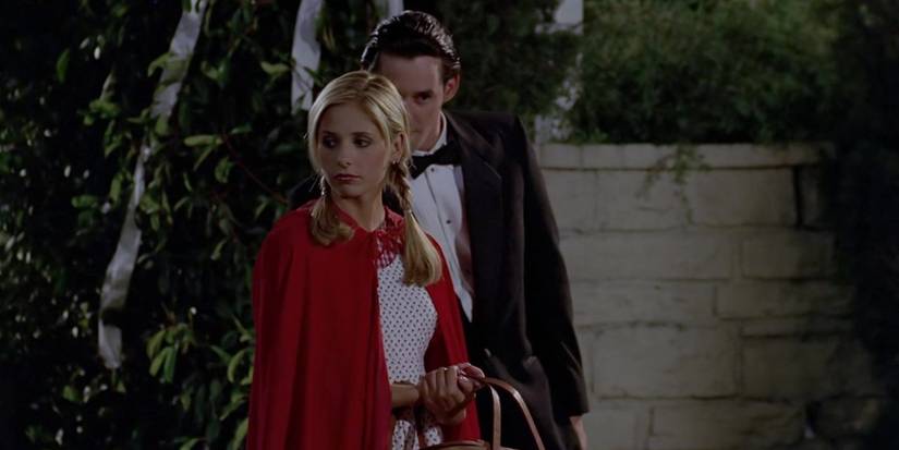 Sarah Michelle Gellar and Nicholas Brendon in Halloween costumes in Buffy the Vampire Slayer Season 4