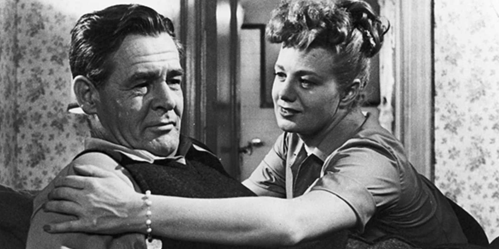 Shelley Winters looking at Robert Ryan in Odds Against Tomorrow.