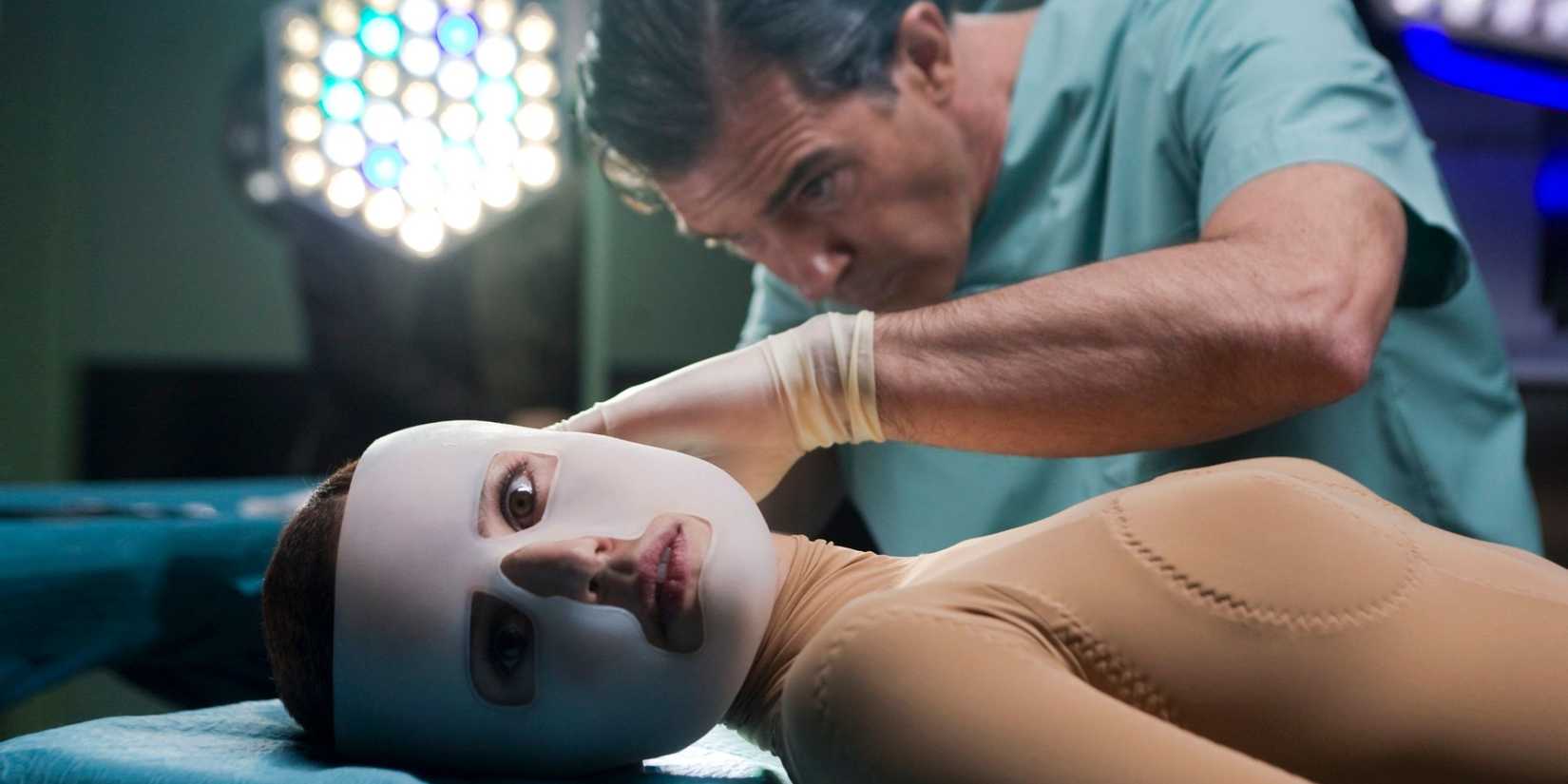 Robert Ledgard, played by actor Antonio Banderas, is a surgeon working on a woman with her face covered in bandages in The Skin I Live In.
