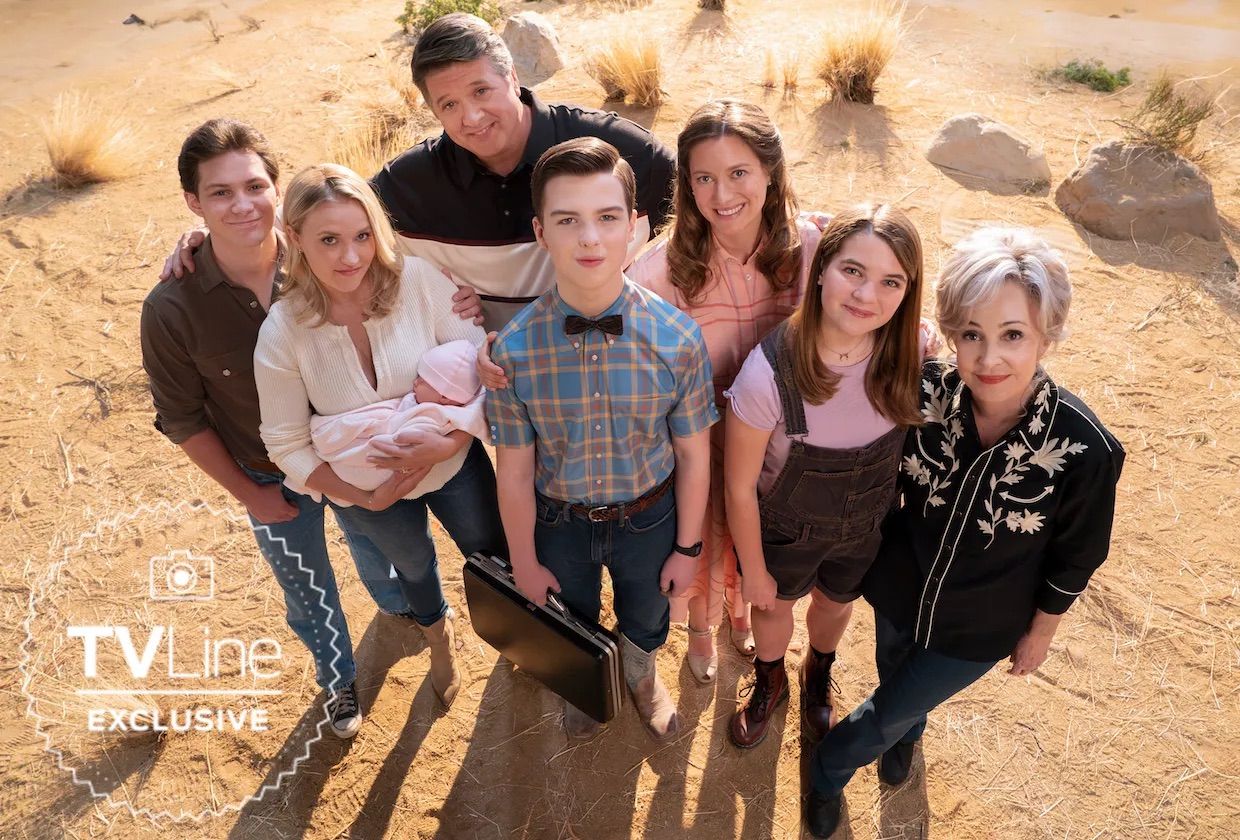 ‘Young Sheldon’ & The Coopers Are All Smiles in Final Season Images
